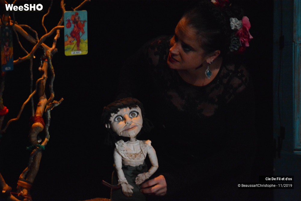 20/46 photos du spectacle La mangeuse de terre