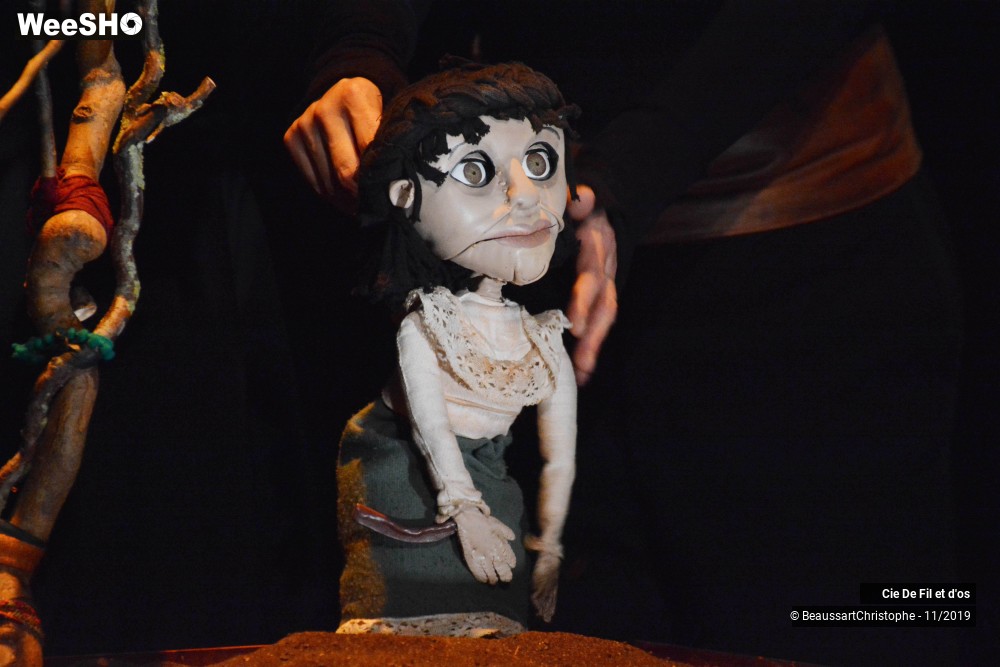 36/46 photos du spectacle La mangeuse de terre