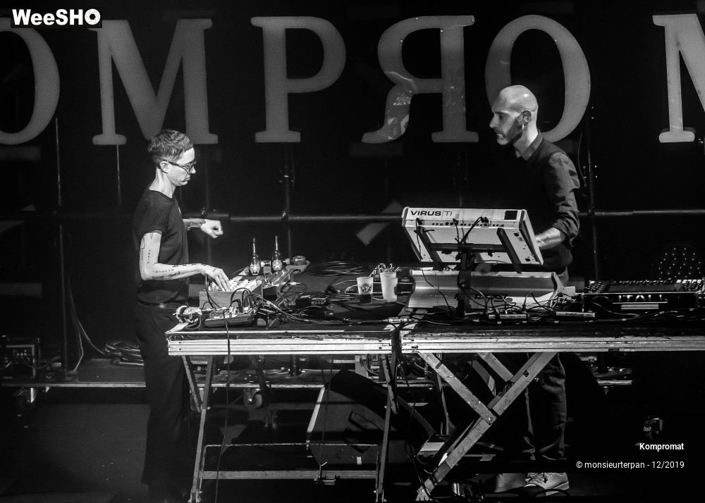 16/28 photos du spectacle Kompromat