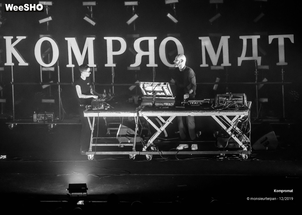 19/28 photos du spectacle Kompromat