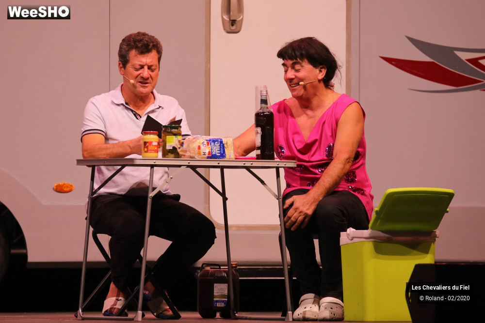 2/46 photos du spectacle Les chevaliers du fiel Camping-car forever