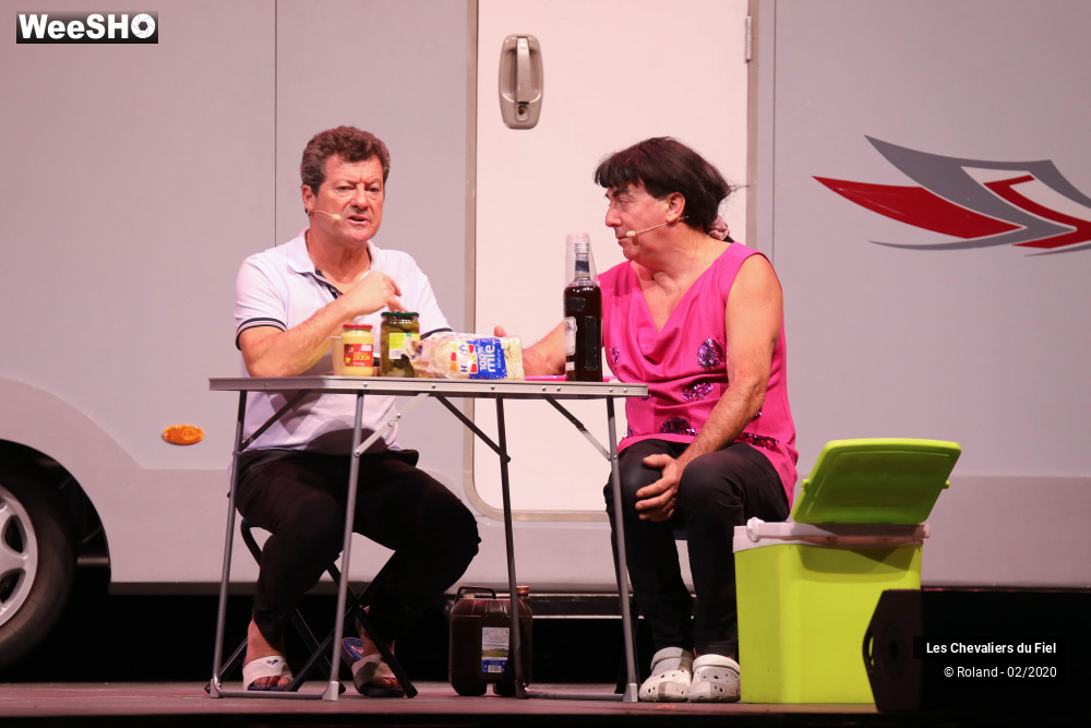 4/46 photos du spectacle Les chevaliers du fiel Camping-car forever