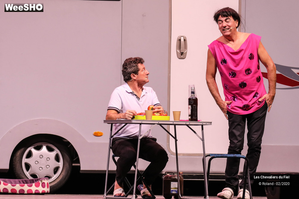 13/46 photos du spectacle Les chevaliers du fiel Camping-car forever