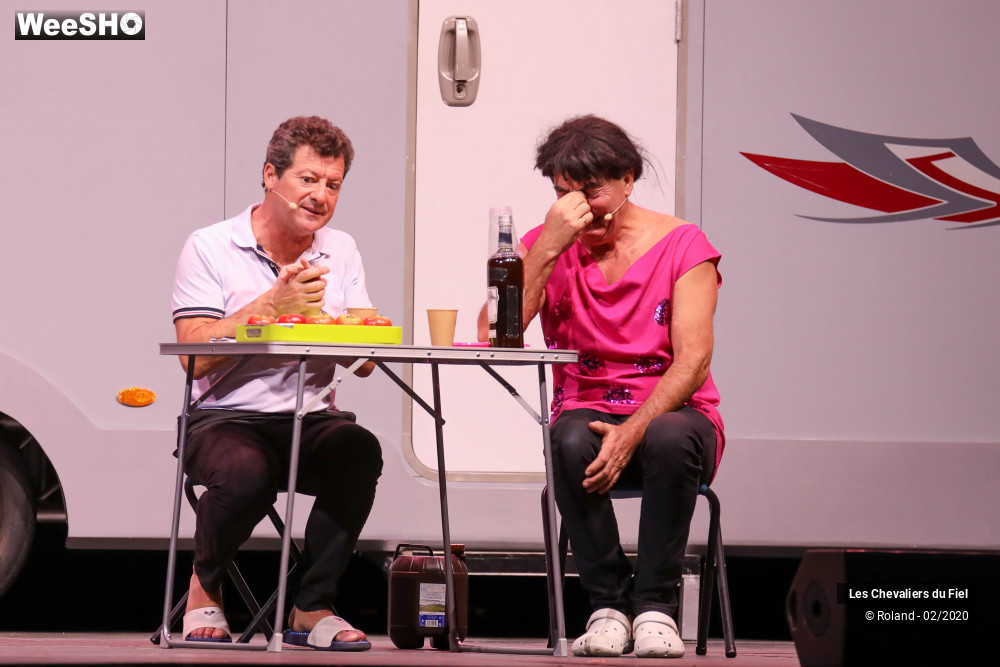 14/46 photos du spectacle Les chevaliers du fiel Camping-car forever