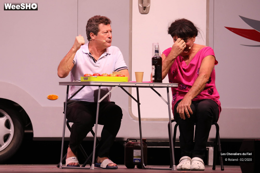 16/46 photos du spectacle Les chevaliers du fiel Camping-car forever