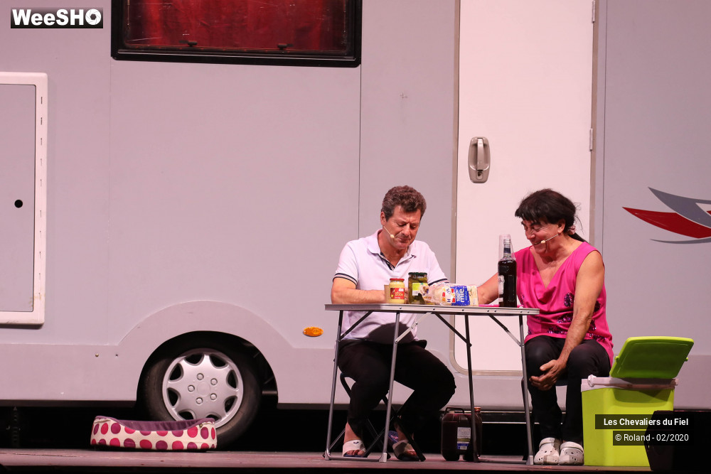 18/46 photos du spectacle Les chevaliers du fiel Camping-car forever