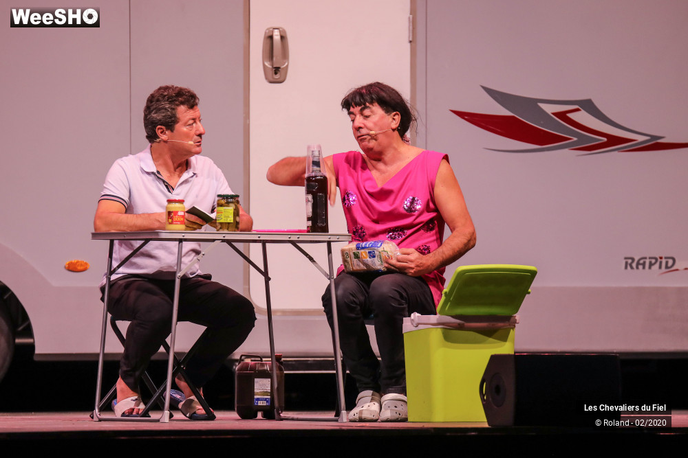 33/46 photos du spectacle Les chevaliers du fiel Camping-car forever