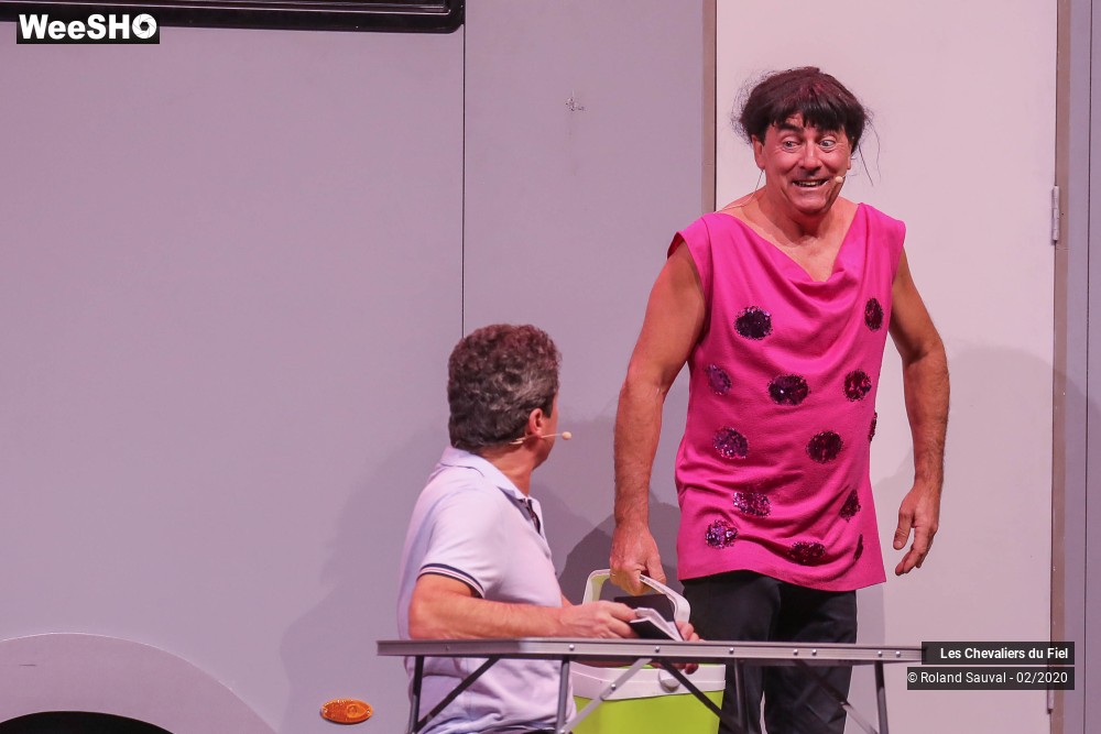35/46 photos du spectacle Les chevaliers du fiel Camping-car forever