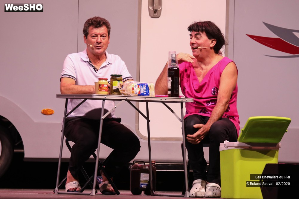 36/46 photos du spectacle Les chevaliers du fiel Camping-car forever