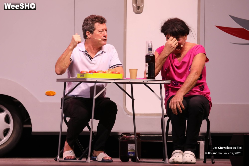 39/46 photos du spectacle Les chevaliers du fiel Camping-car forever