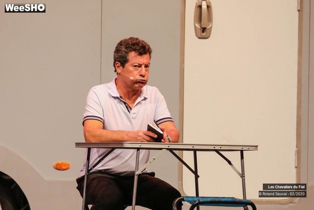 43/46 photos du spectacle Les chevaliers du fiel Camping-car forever