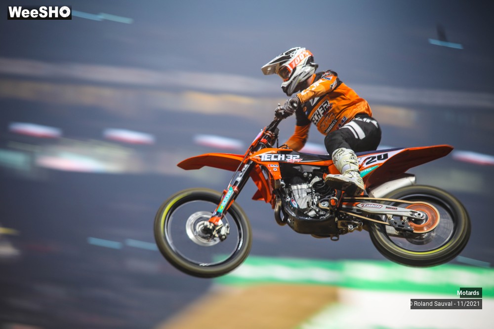 10/64 photos du spectacle Supercross Paris 2021 les courses SX