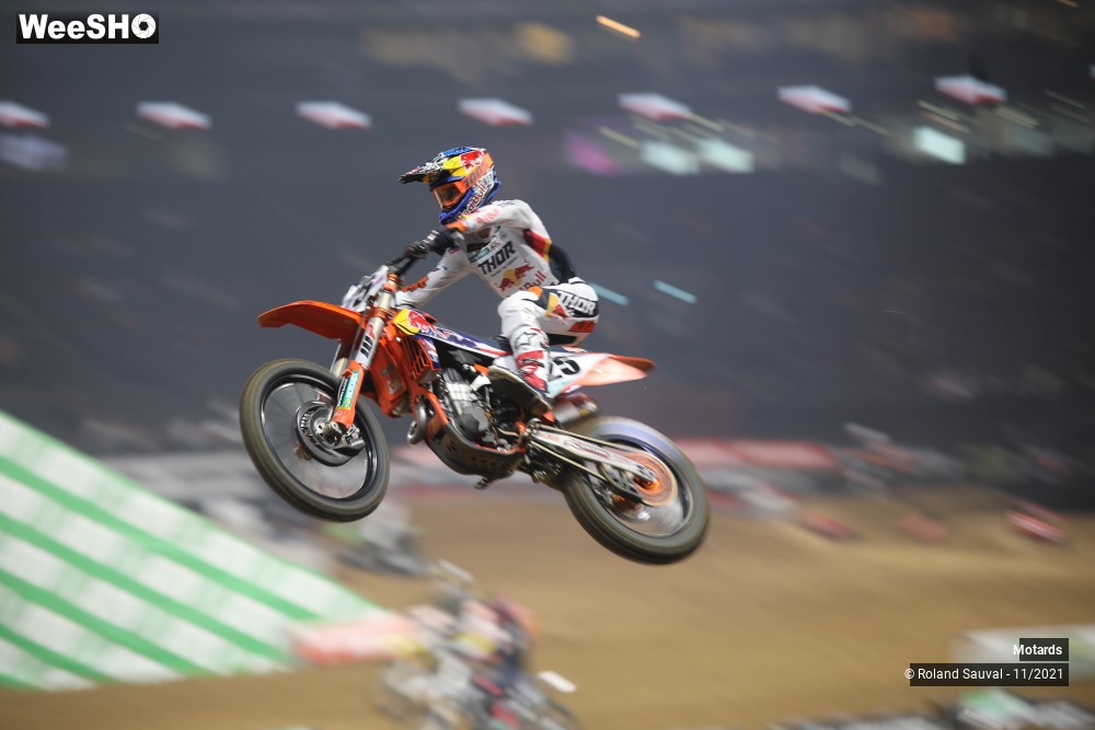 12/64 photos du spectacle Supercross Paris 2021 les courses SX