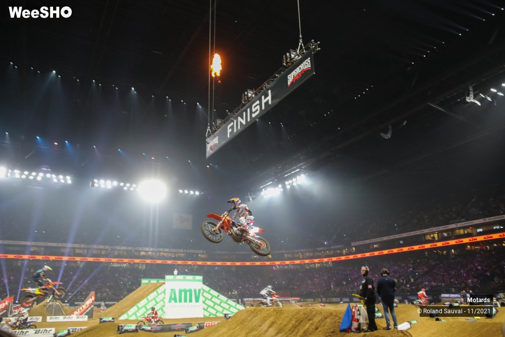 60/64 photos du spectacle Supercross Paris 2021 les courses SX