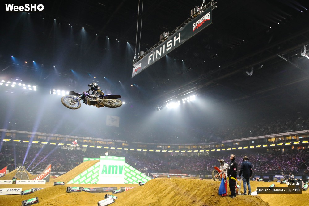 61/64 photos du spectacle Supercross Paris 2021 les courses SX