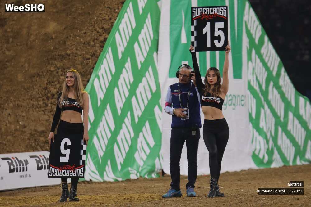 63/64 photos du spectacle Supercross Paris 2021 les courses SX