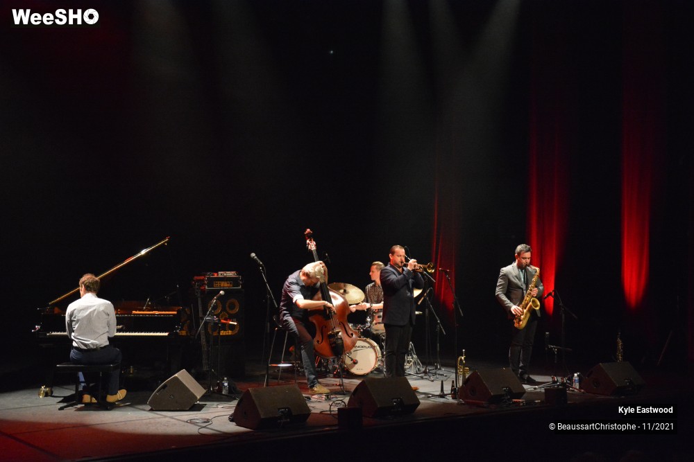 7/53 photos du spectacle Kyle Eastwood