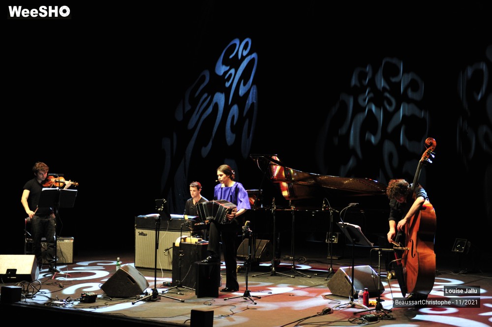 1/31 photos du spectacle Louise Jallu