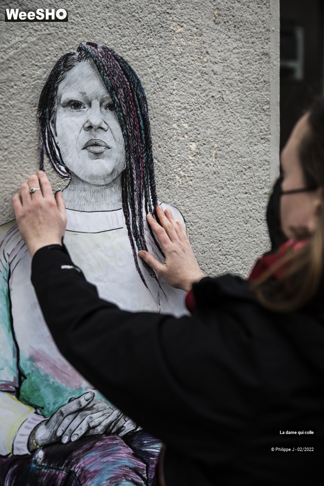 10/24 photos du spectacle La dame qui colle