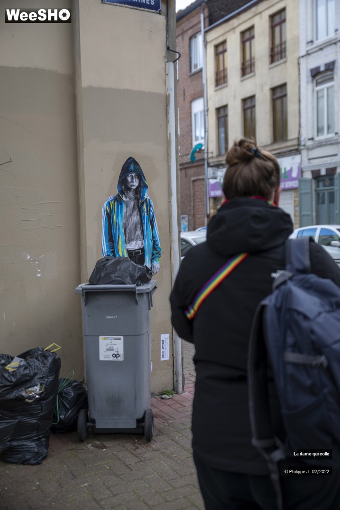 16/24 photos du spectacle La dame qui colle