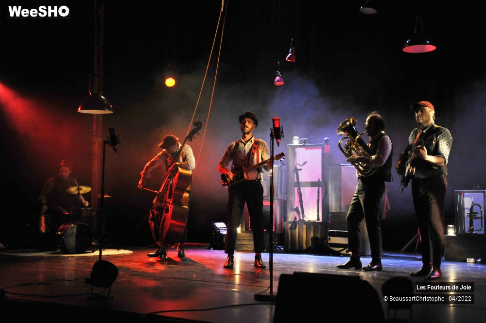 7/31 photos du spectacle Les Fouteurs de Joie