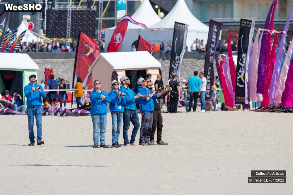 67/100 photos du spectacle 35ème Rencontres Internationales de Cerfs-Volants