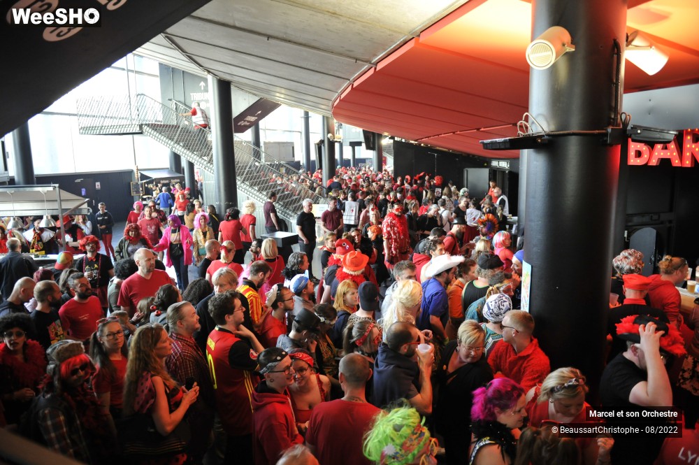 4/74 photos du spectacle Ambiance "Mégateuf59"