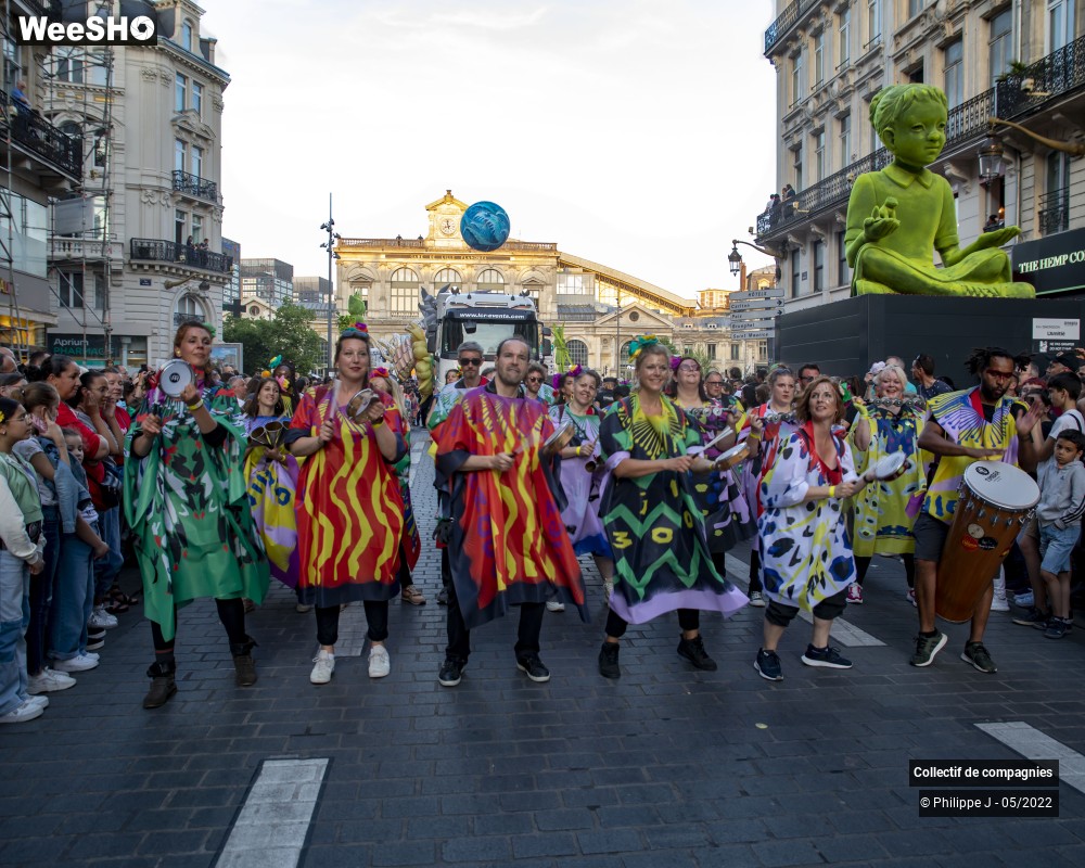 84/93 photos du spectacle Parade Utopia