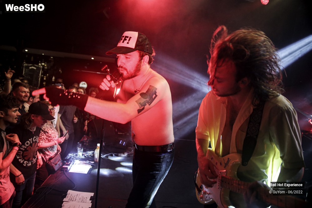 97/99 photos du spectacle Red Hot Experience