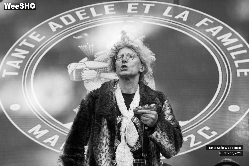 8/23 photos du spectacle Tante Adèle et la famille