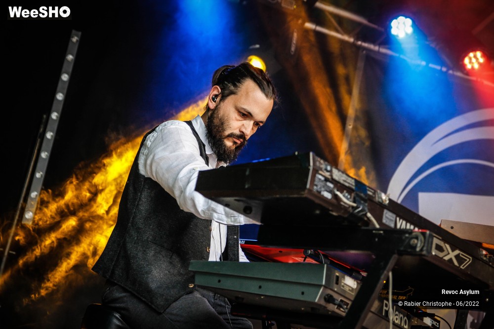 16/63 photos du spectacle revoc asylum