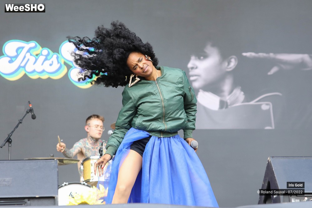 20/26 photos du spectacle Iris Gold