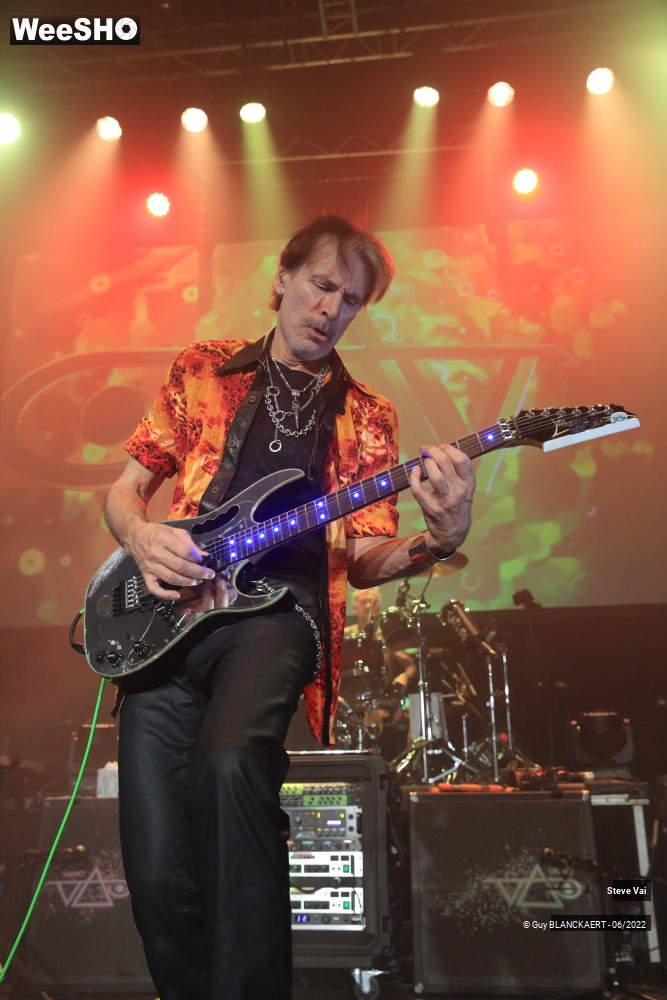 6/39 photos du spectacle Steve Vai