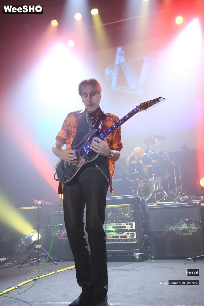 9/39 photos du spectacle Steve Vai