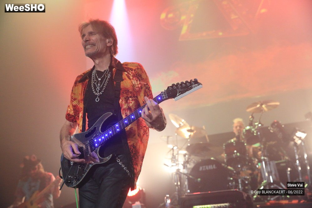 11/39 photos du spectacle Steve Vai