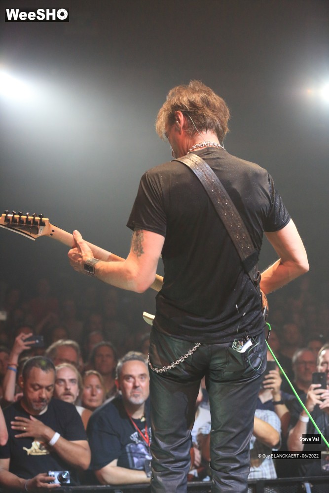 35/39 photos du spectacle Steve Vai