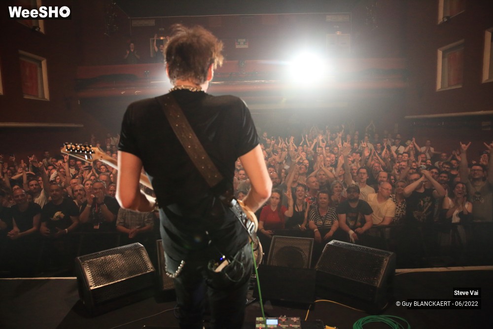 37/39 photos du spectacle Steve Vai