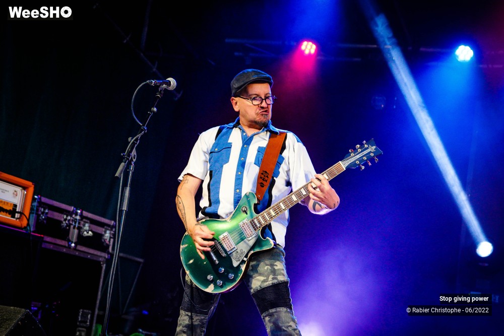 4/38 photos du spectacle Stop giving power