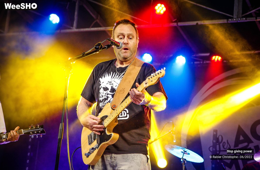 9/38 photos du spectacle Stop giving power