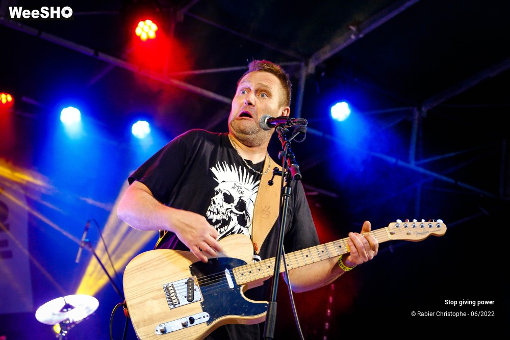 17/38 photos du spectacle Stop giving power