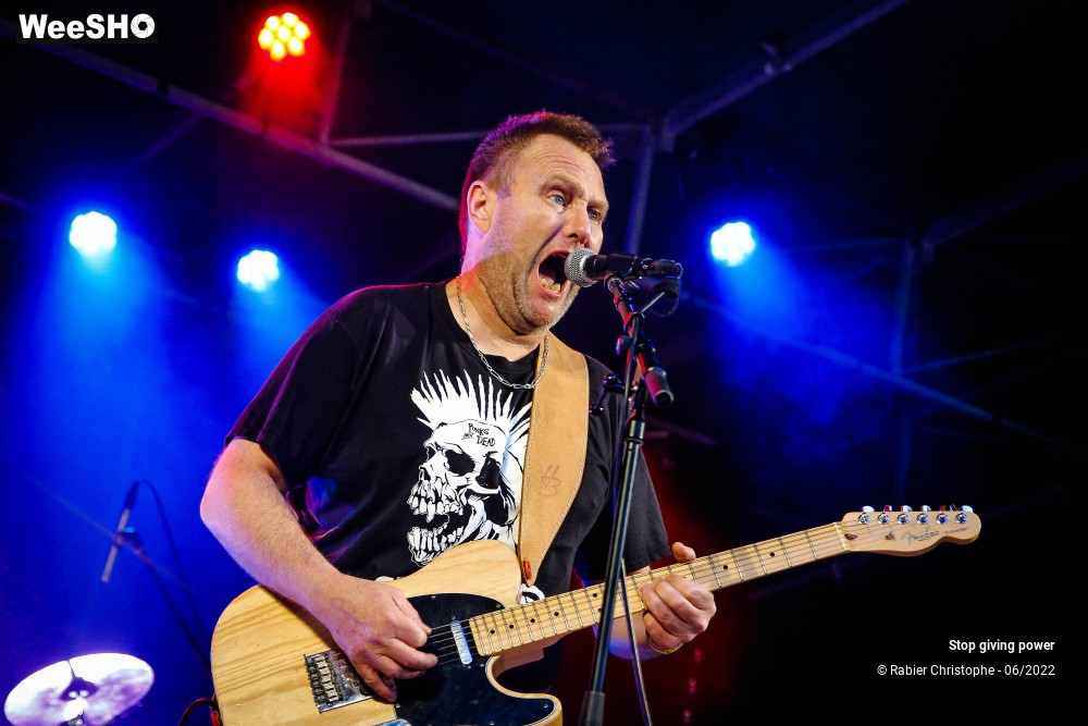 18/38 photos du spectacle Stop giving power