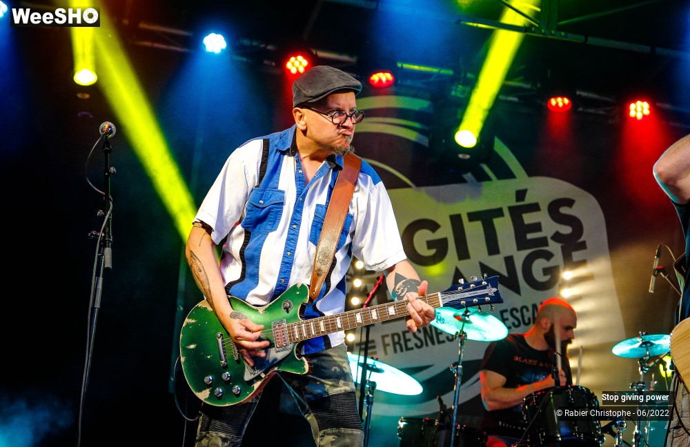 24/38 photos du spectacle Stop giving power