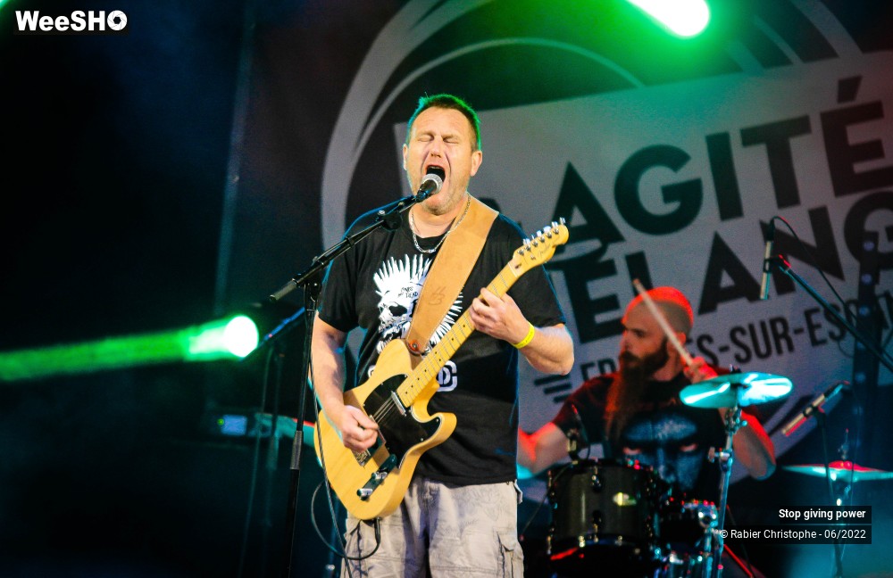 27/38 photos du spectacle Stop giving power