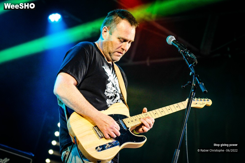 28/38 photos du spectacle Stop giving power