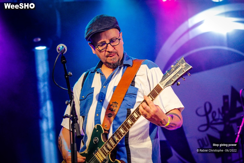 30/38 photos du spectacle Stop giving power