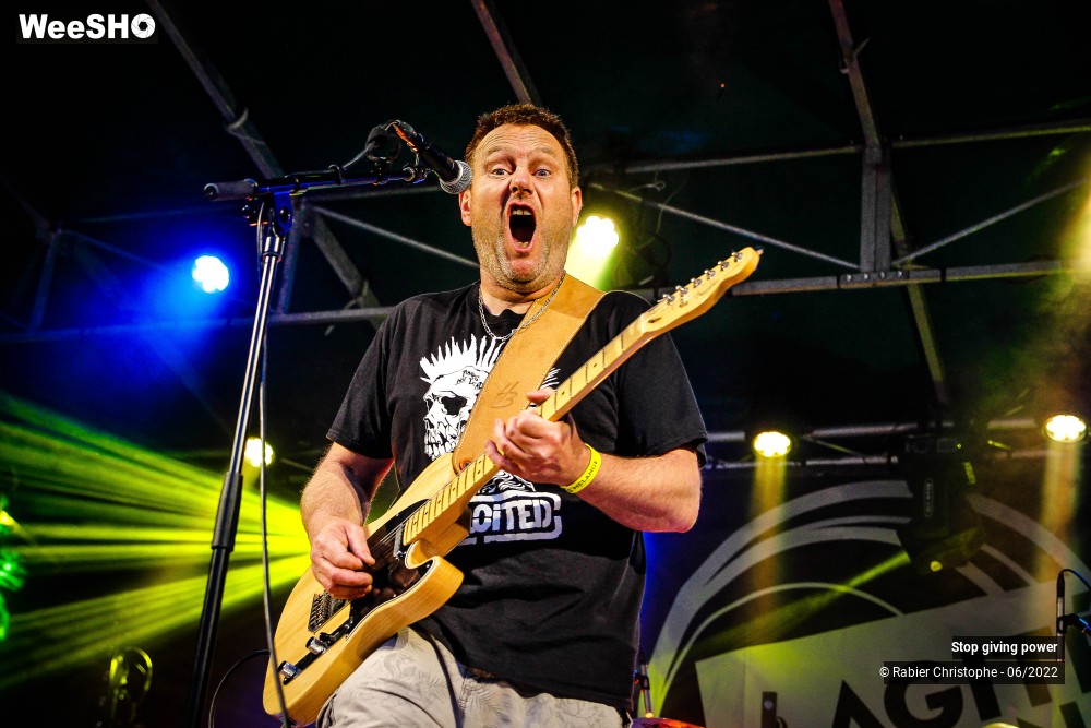 36/38 photos du spectacle Stop giving power