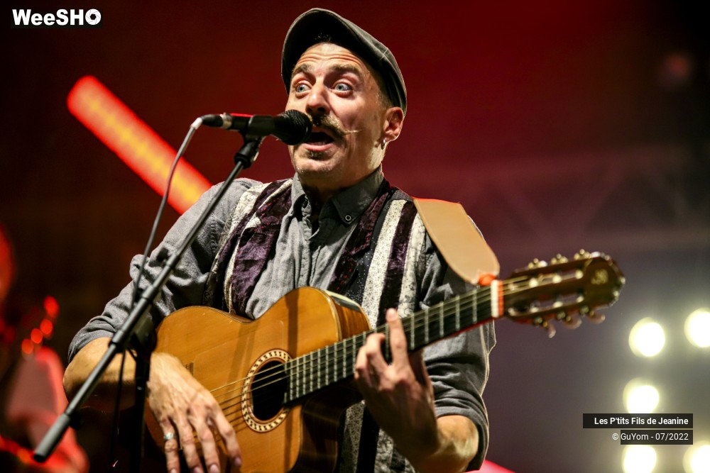 2/84 photos du spectacle Les P'tits Fils de Jeanine