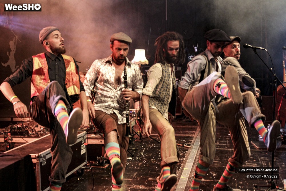 11/84 photos du spectacle Les P'tits Fils de Jeanine