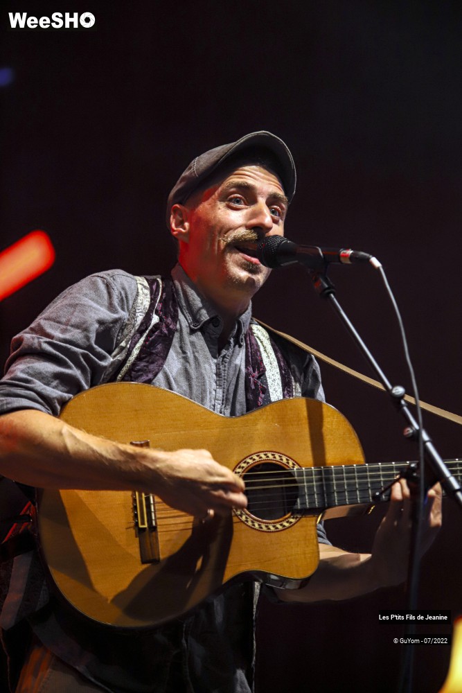 20/84 photos du spectacle Les P'tits Fils de Jeanine