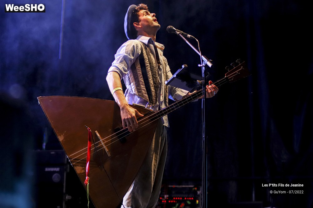 23/84 photos du spectacle Les P'tits Fils de Jeanine